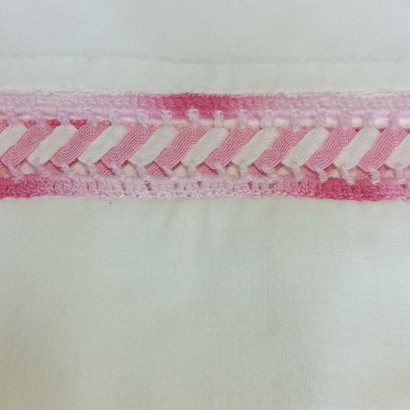 FINAL SALE PRICE Vintage White W/Pink Cutout Pillow Case Set - Picture 5 of 6